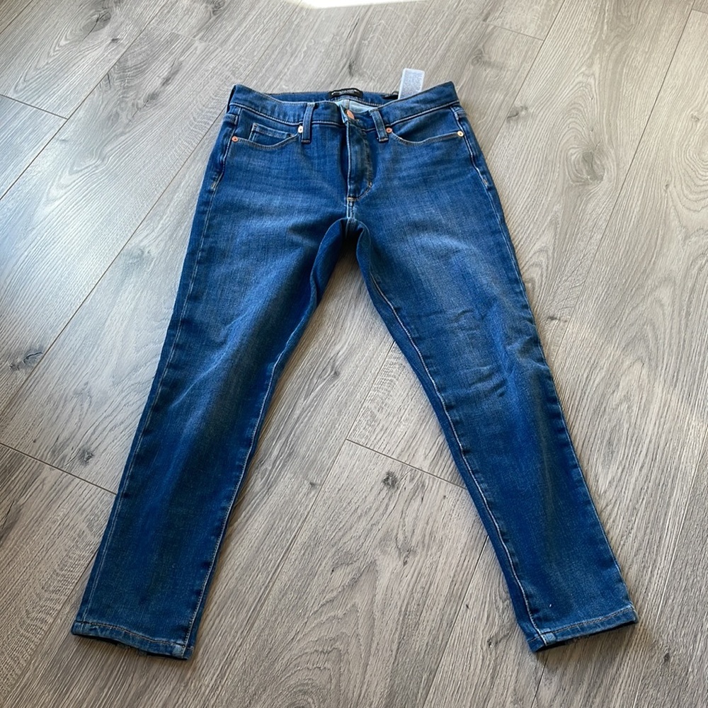 BR Ankle MidRise  Skinny with Back Seam and split.
